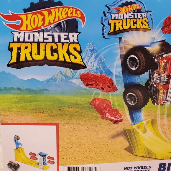 Hot Wheels Monster Trucks Big Air Breakout Playset 5 Alarm Die-Cast Firetruck - Picture 6 of 16